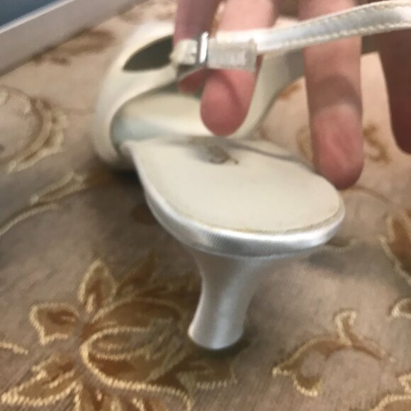 Dye-Able White Embroidered Roses Satin Slingback, Formal Pump Dress Shoe Wedding - Picture 11 of 15